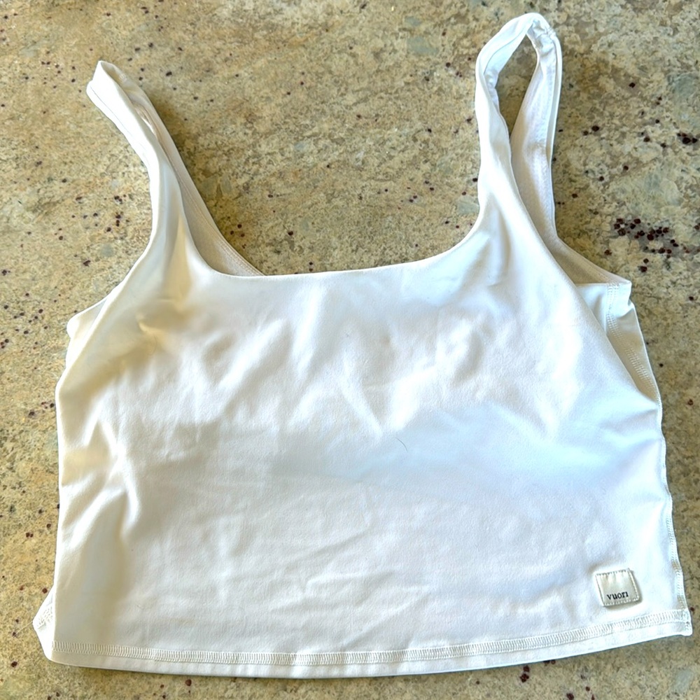 Vuori sports crop top